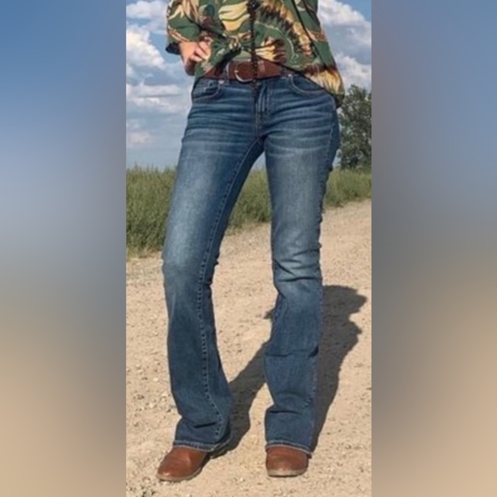Women’s American Eagle Boot Jeans size 8